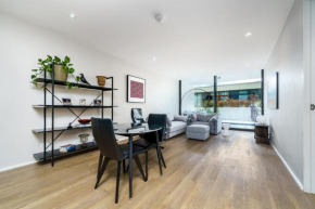 Elegant Apartment in Kingston Foreshore